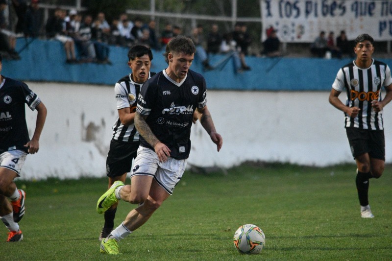 Racing va por la vuelta de Pablo Mujica